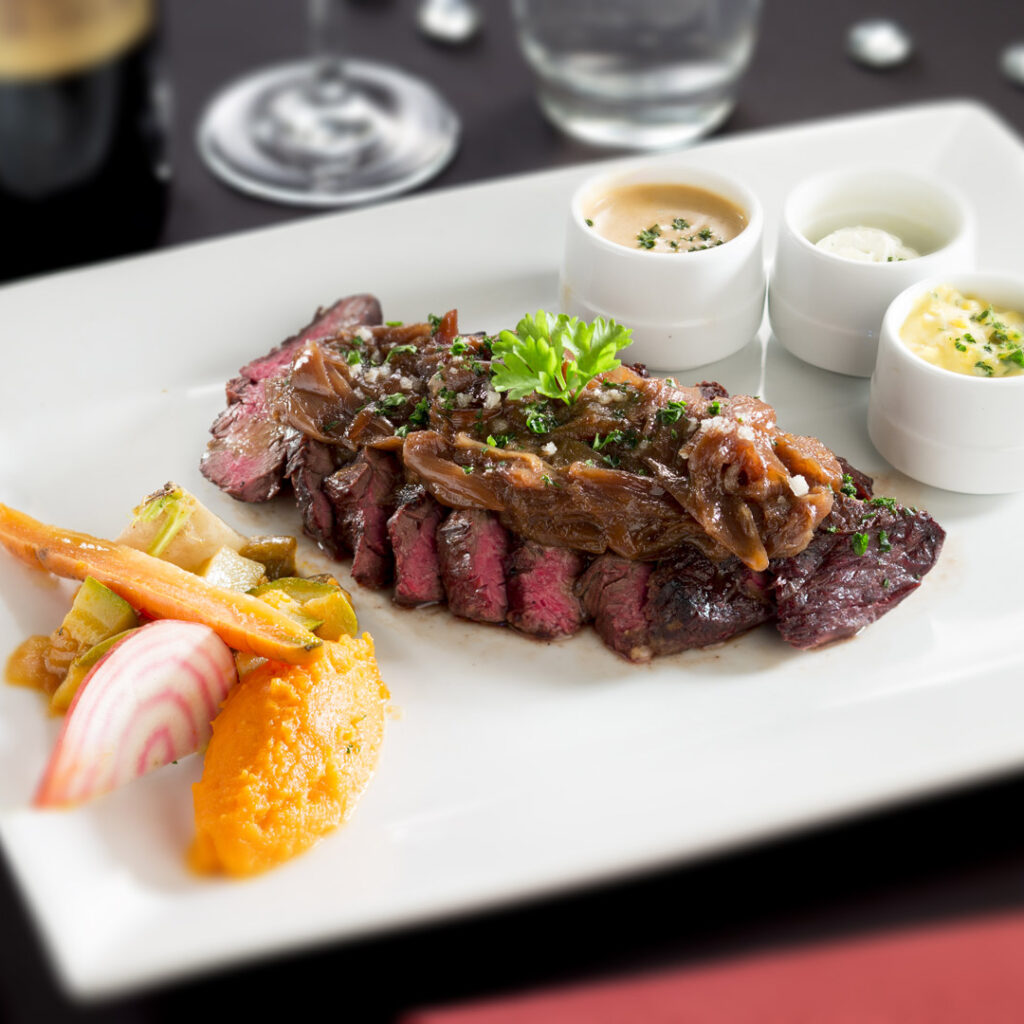 Onglet de boeuf aux oignons marinés - Photographe culinaire Strasbourg 67 Alsace