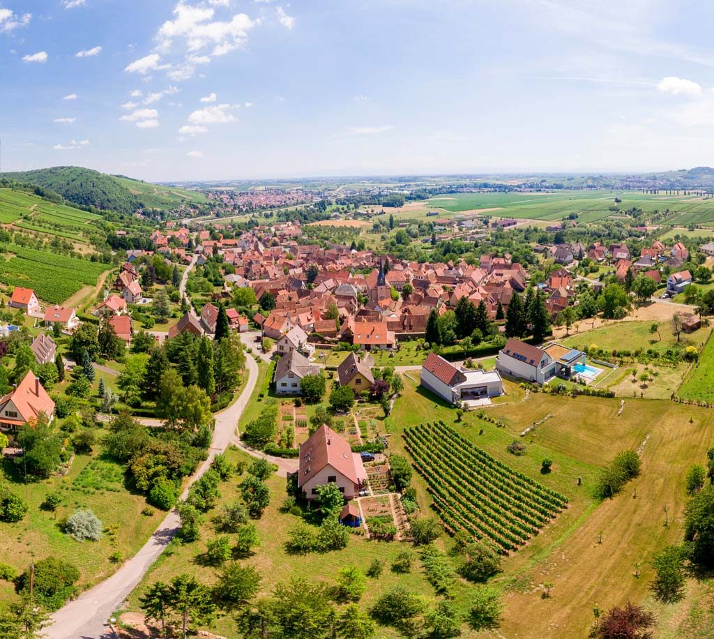 Phototographe aérien par drone Strasbourg - Prise de vue panoramique aérienne du village de Wangen en Alsace