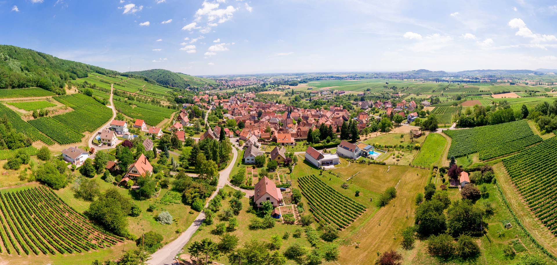 Phototographe aérien par drone Strasbourg - Prise de vue panoramique aérienne du village de Wangen en Alsace