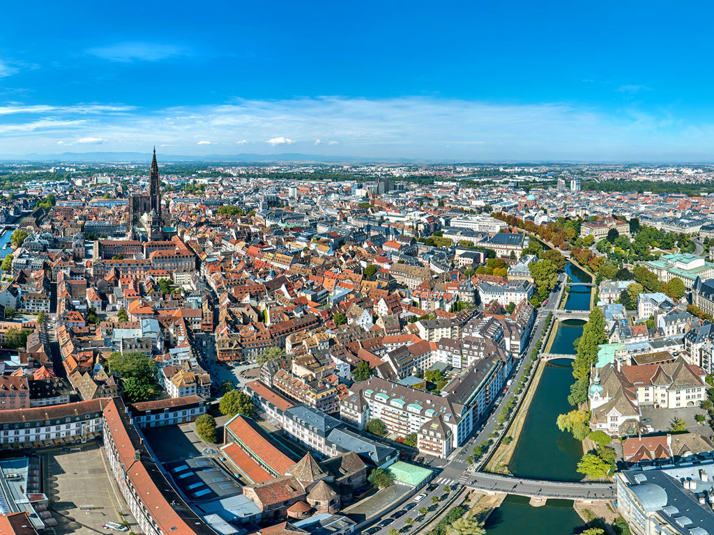Strasbourg vue du ciel - Prise de vue aérienne par drone - Strasbourg dans le Bas-Rhin en Alsace