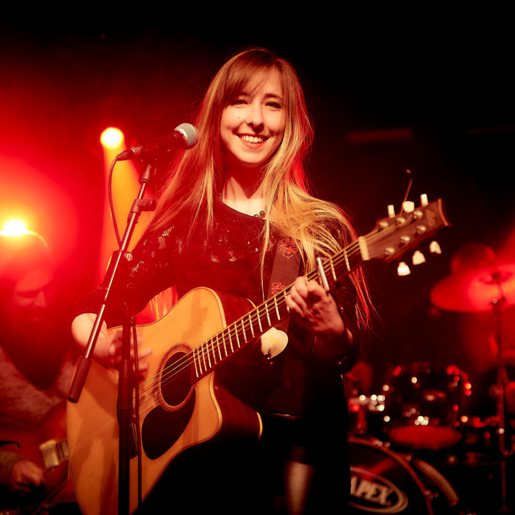 Joane M en concert à la Maison Bleue Strasbourg - Photographe portraitiste en Alsace
