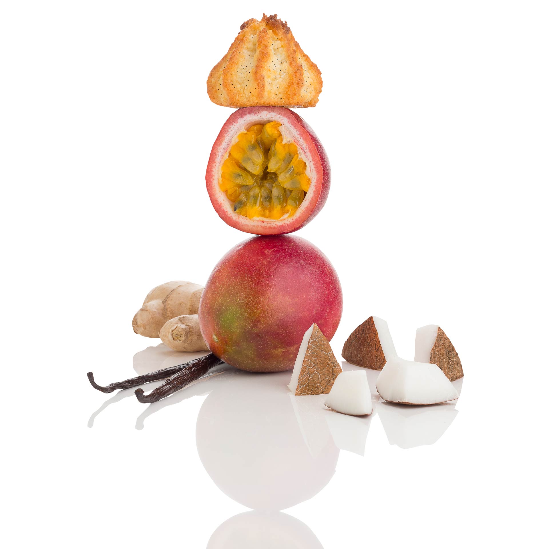 Macaron passion coco gingembre vanille - Prise de vue réalisée en studio photo professionnel à Strasbourg