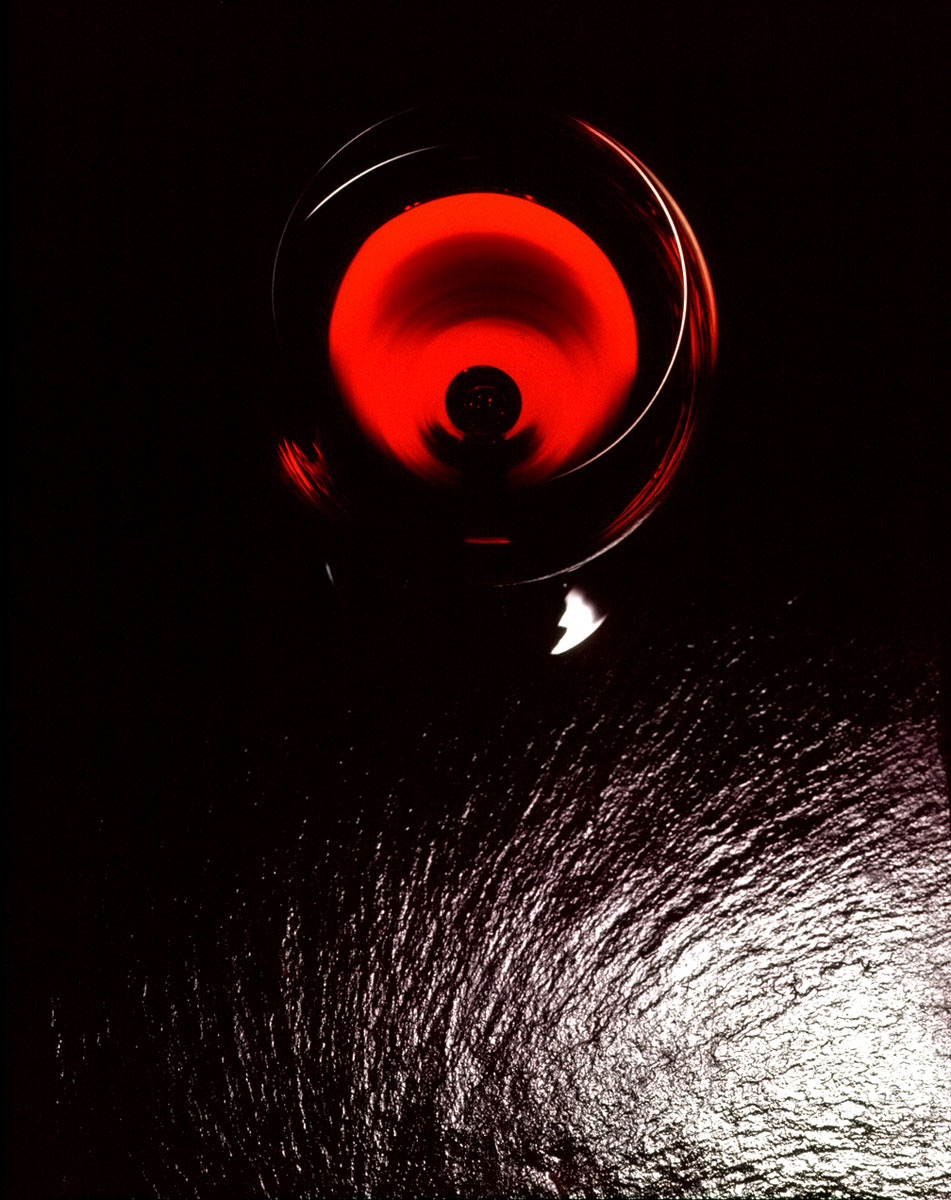 Verre de vin rouge sur une plaque d'ardoise - Studio Photo Strasbourg