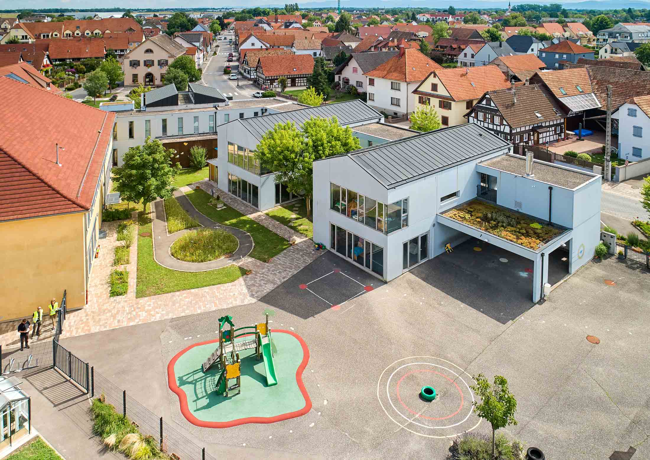 Prise de vue d'architecture et d'urbanisme réalisée par drone de la ville de Lipsheim