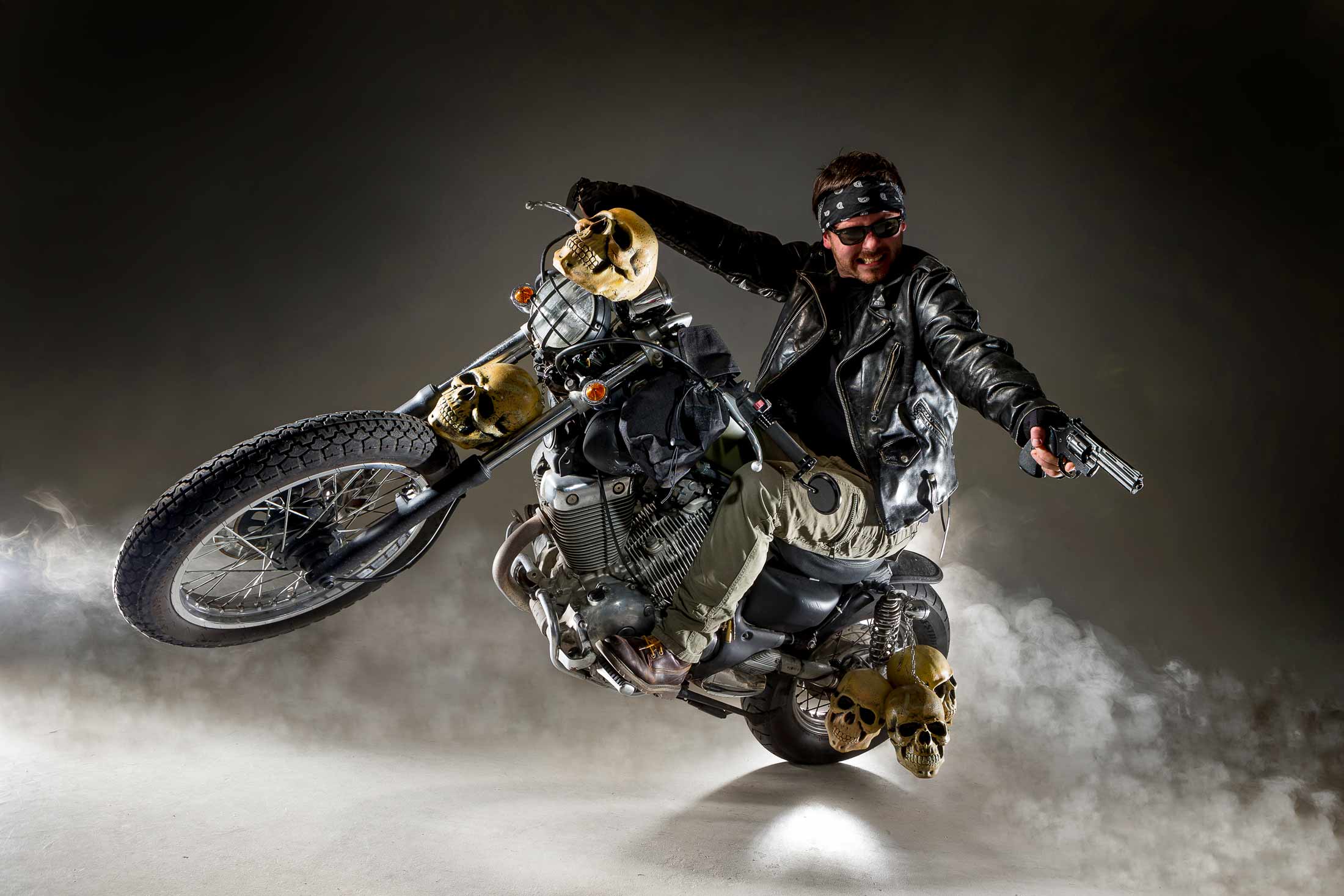 Prise de vue moto en studio photo à Strasbourg - Franz O.A Wise - Motorcycle of Hell