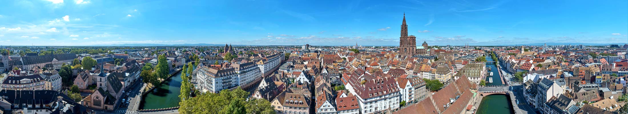Panoramique réalisé par drone de Strasbourg avec la Cathédrale Notre-Dame